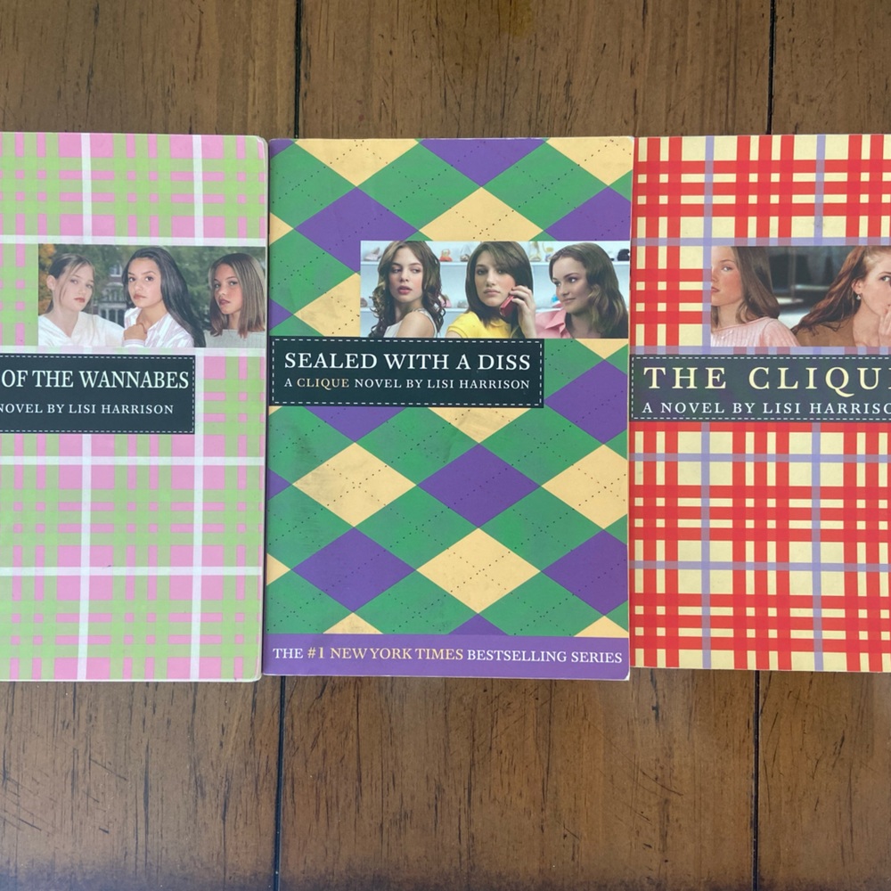 Set of 3 books of a clique novel by Lisi Harrison